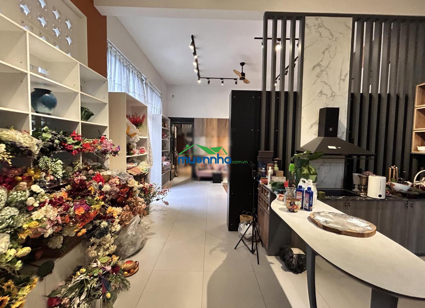 Cho thuê nhà 1 trệt 2 lầu thủ dầu một - diện tích : 11x30, - xây dựng : 200m2, sàn 600m2