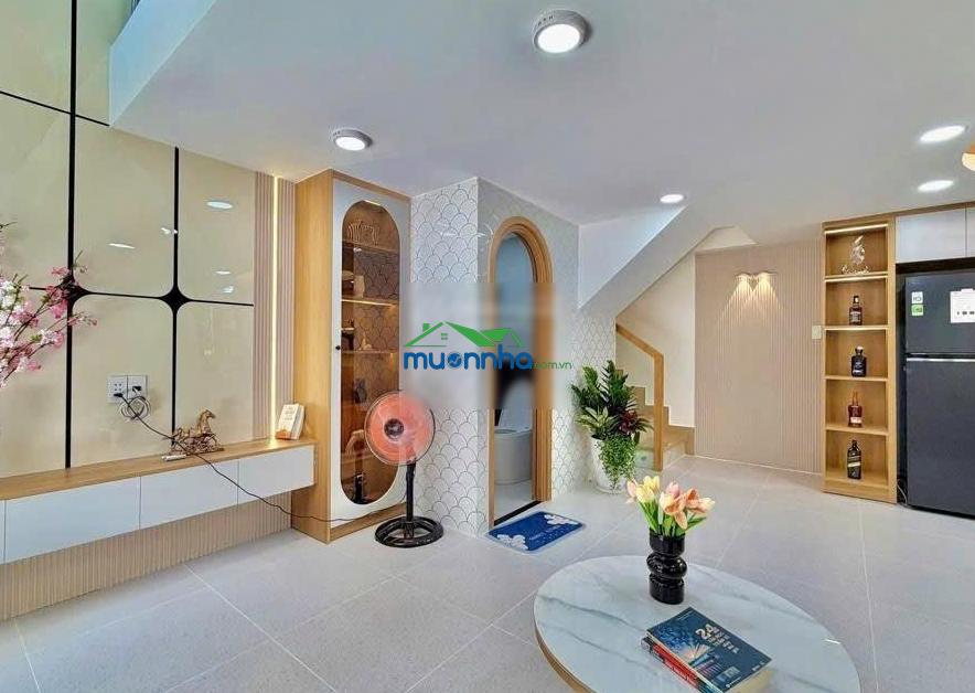Nhà 2 tầng ngay mt hoàng diệu 2, sát vincom, dt 110m2 giá chỉ 7,5tỷ, shr - 4