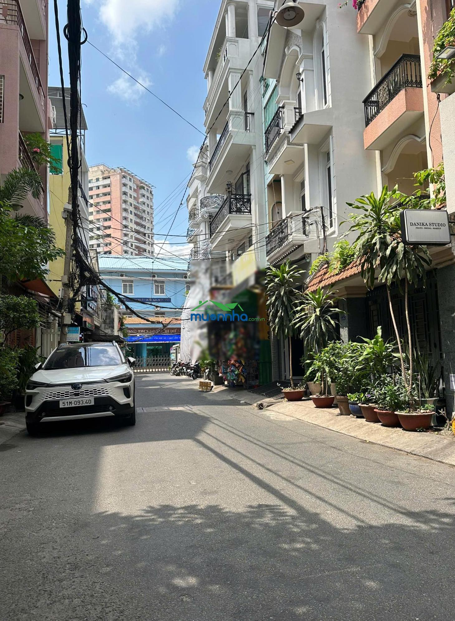 Hẻm 8m có vỉa hè. giá: 26,8 tỷ. dt: 5,5x19,4m cn 106,9m2. nhà 4 tầng dòng tiền ổn định 50 tr/tháng - 2