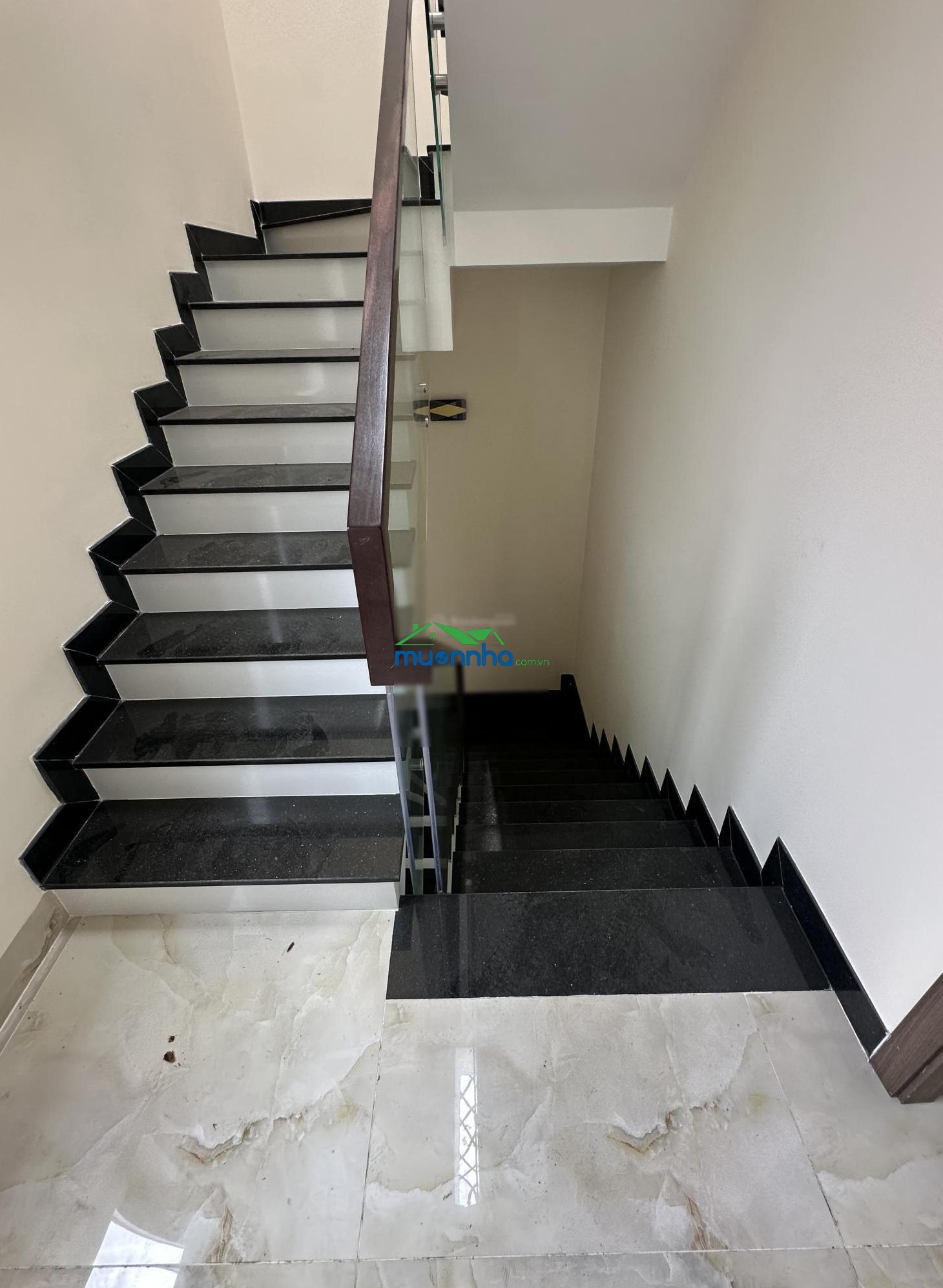 Nhà phố sát vinhome q9 đẹp view sông