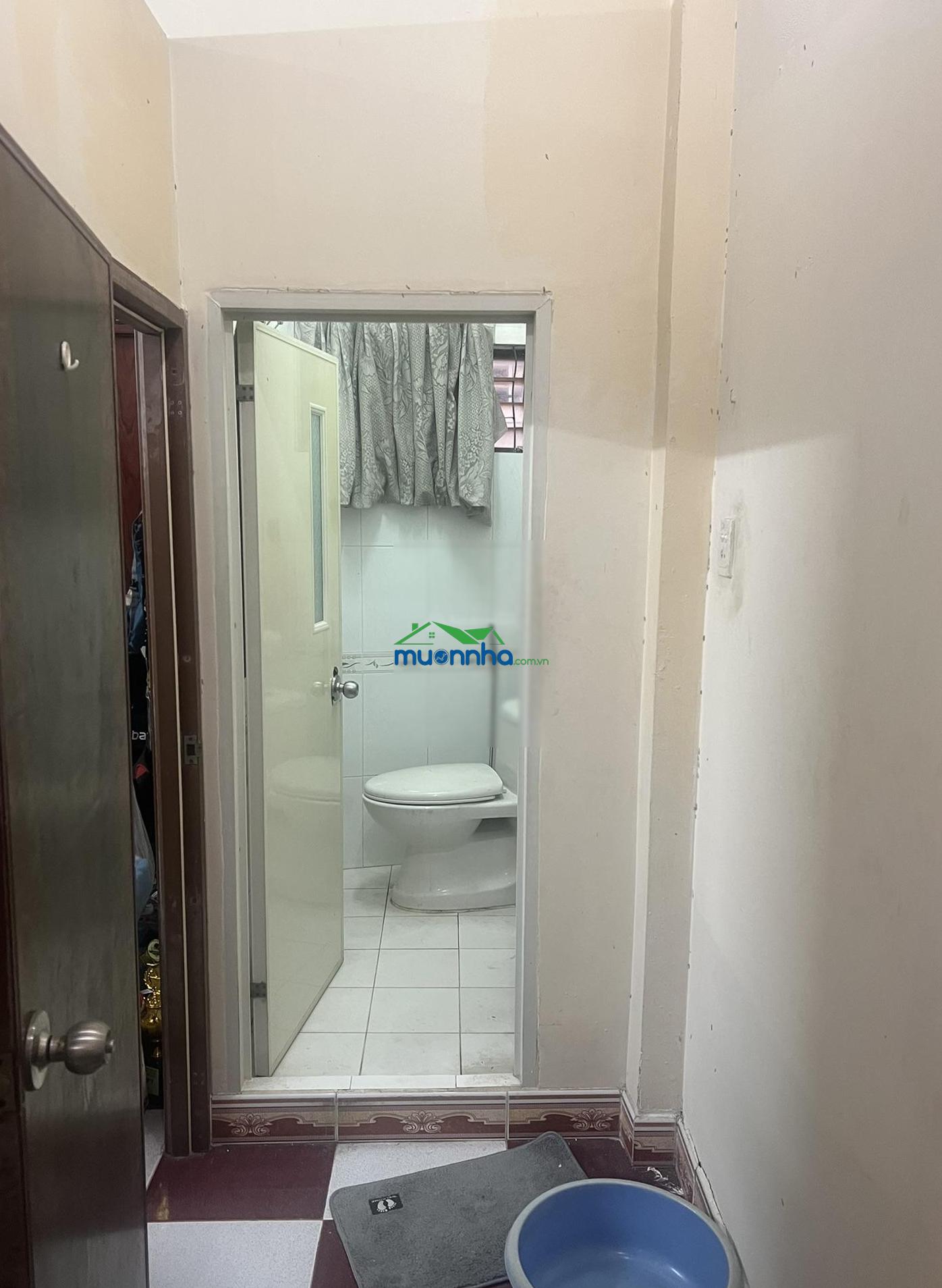 Nhà cho người trung niên hoặc người già, 2 mặt hẻm, 2pn, 2wc, 70m2 tại lê văn lương, giá 5,3 tỷ