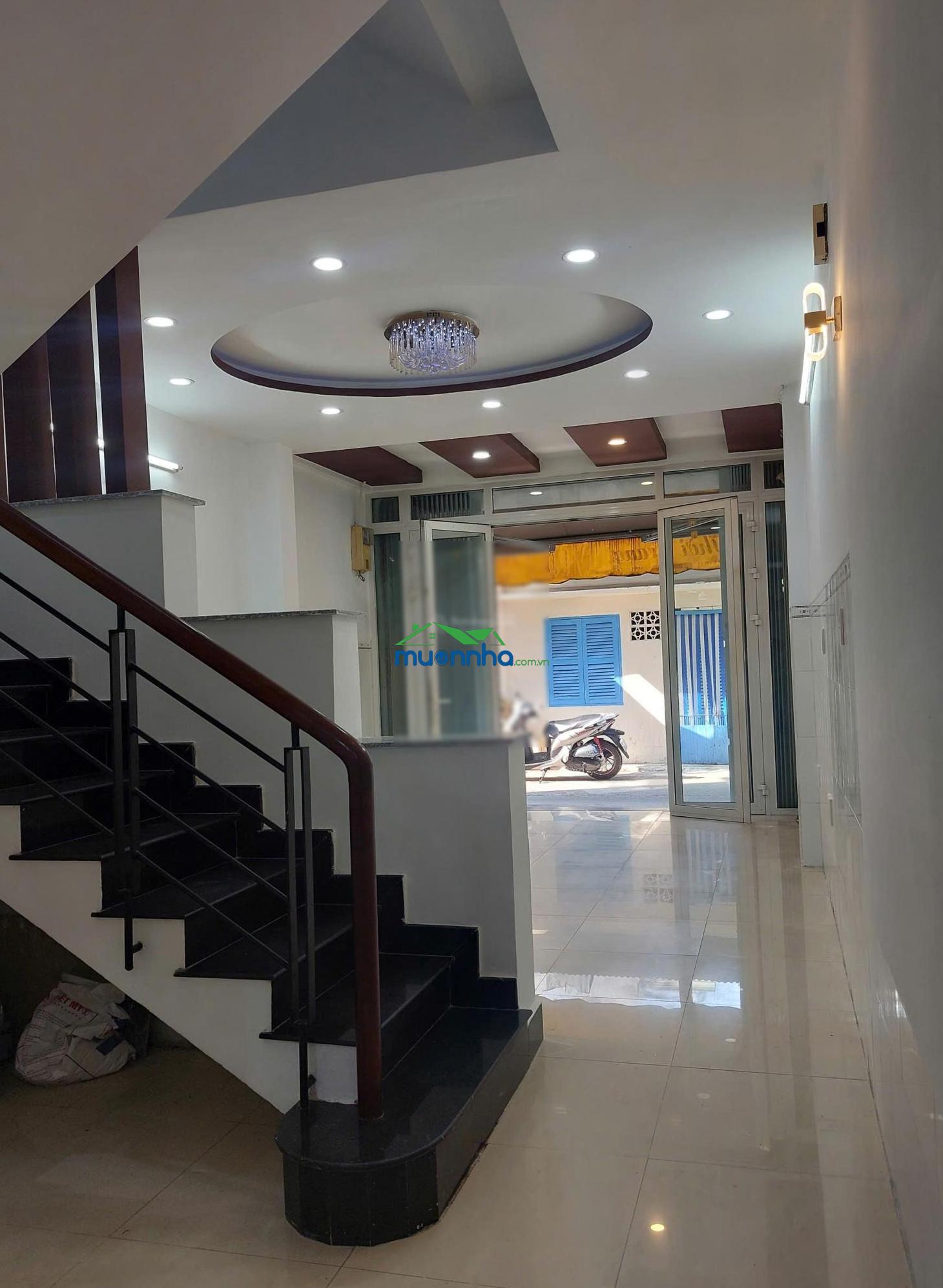 Lạc long quân hxh 5m, 4.2 x 13m - 3 tầng 4 phòng ngủ 3wc chủ gấp bán giảm sâu từ 8,1 tỷ còn 7,89 tỷ