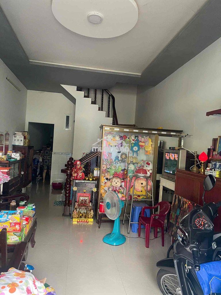 Bán nhà mặt tiền khu vực dân cư đông đúc mua bán thuận lợi