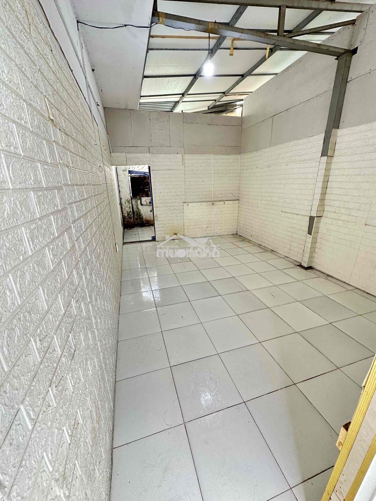 Phòng giá rẻ ngay ngã tư nơ trang long với lê quang định