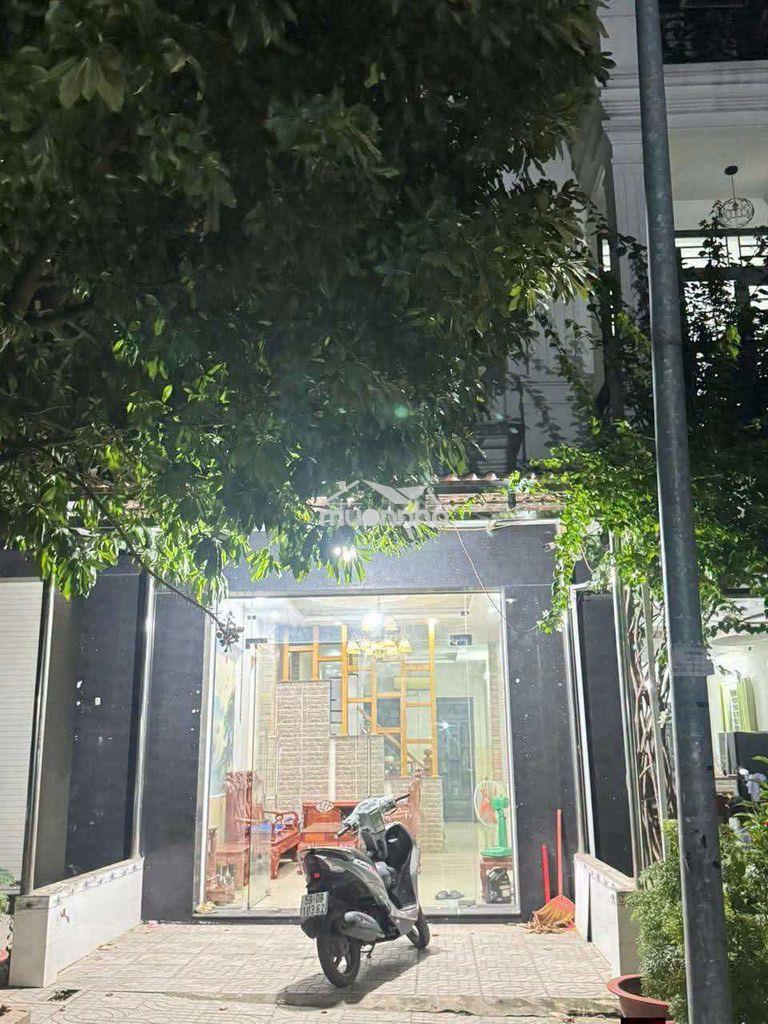 Nhà 1 trệt 2 lầu full nội thất cách ngã 6 an phú 1,5km