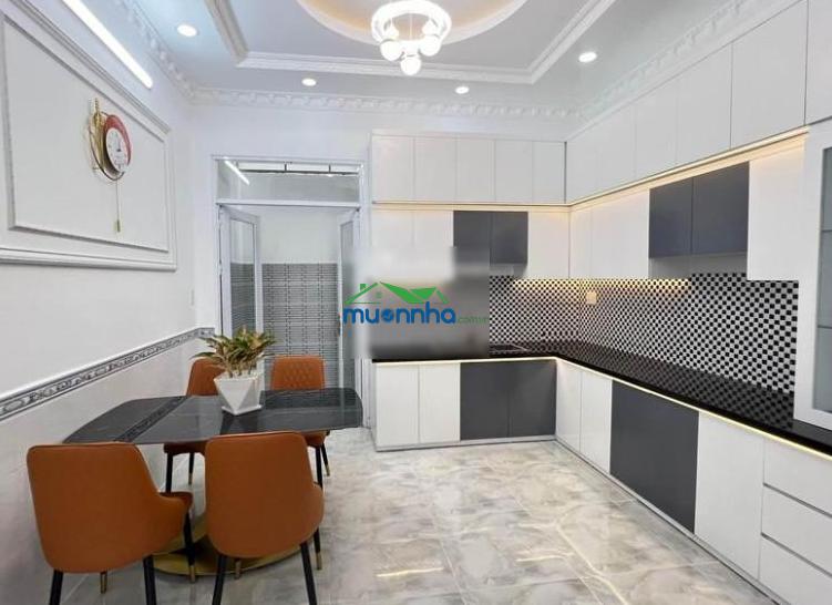 Sở hữu ngay nhà dưới 6 tỷ vị trí đẹp, kc 3 tầng, sân thượng, hẻm 8m, sổ hồng riêng tại liên khu 4-5 - 4