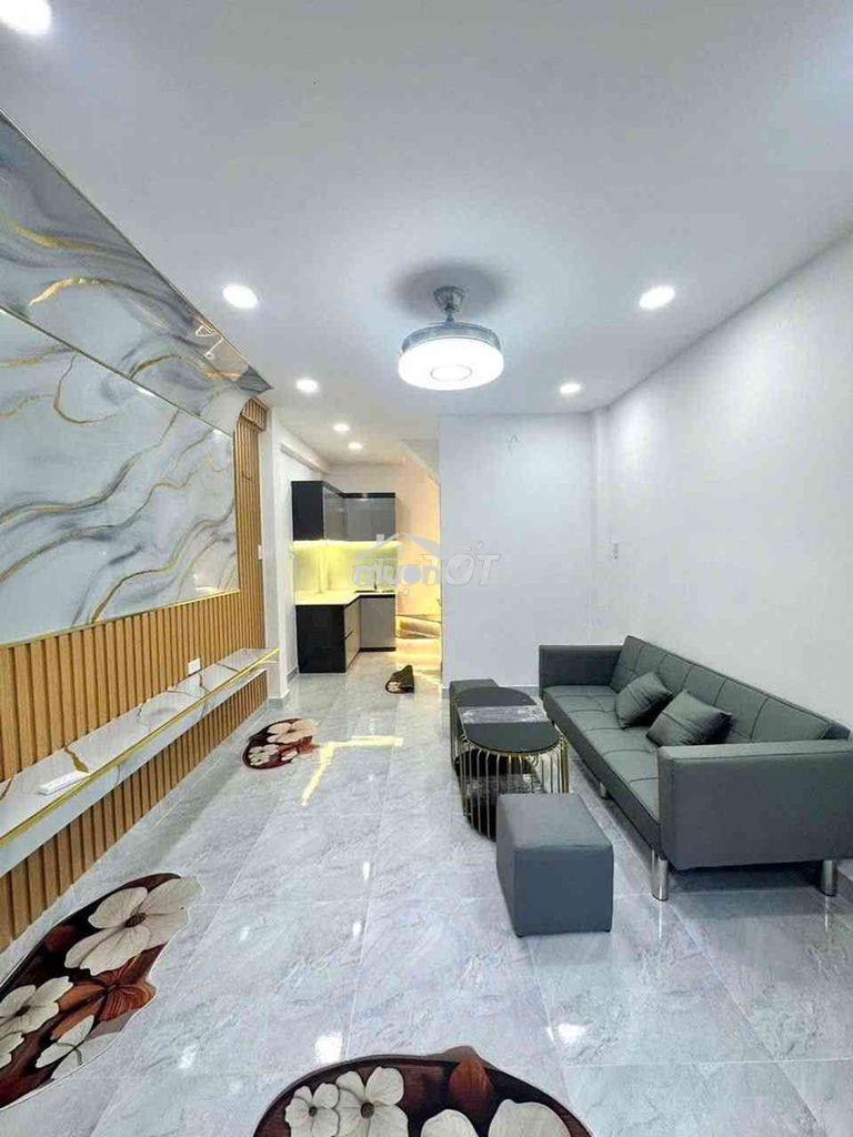Nhà đẹp q4- sát mặt tiền- 25m2 - 3 lầu đúc- chỉ 4 tỷ nhỉnh