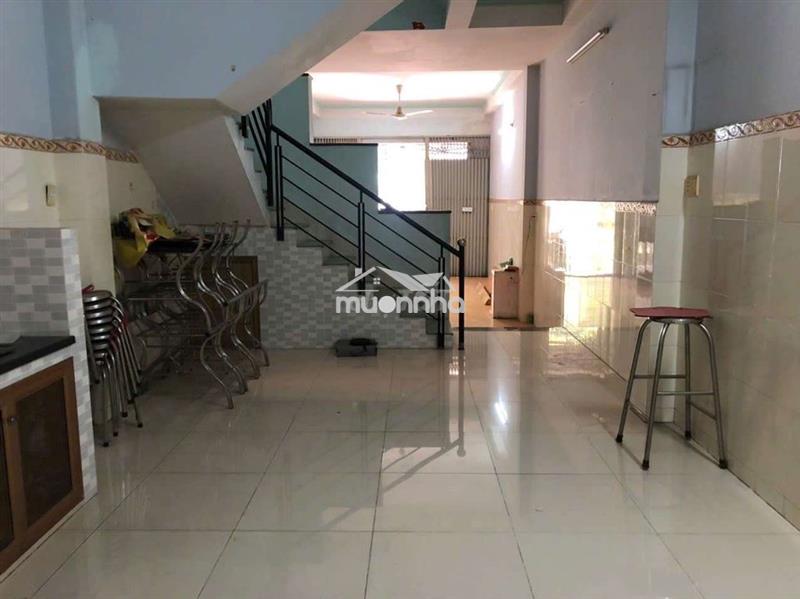 Nhà 1 trệt 1 lầu sân thượng 4x20m 2 phòng kdc phú lợi phạm thế hiển