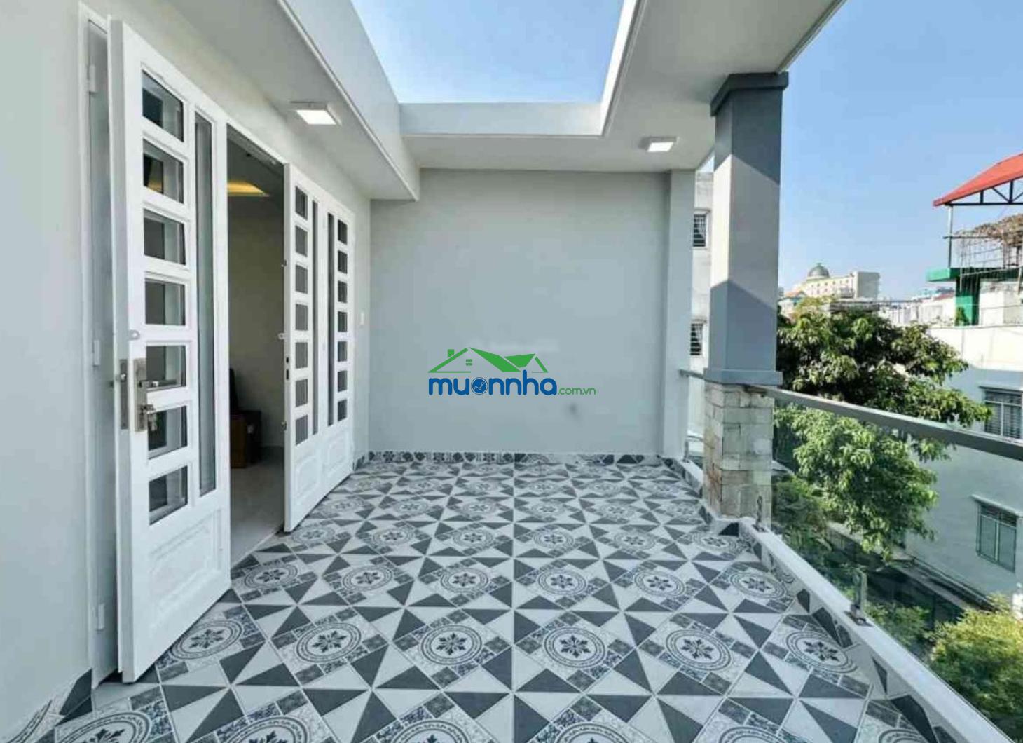 Nhà đẹp nhiêu tứ - sát mt - diện tích 6.1 x 6.2m - 5pn - 3