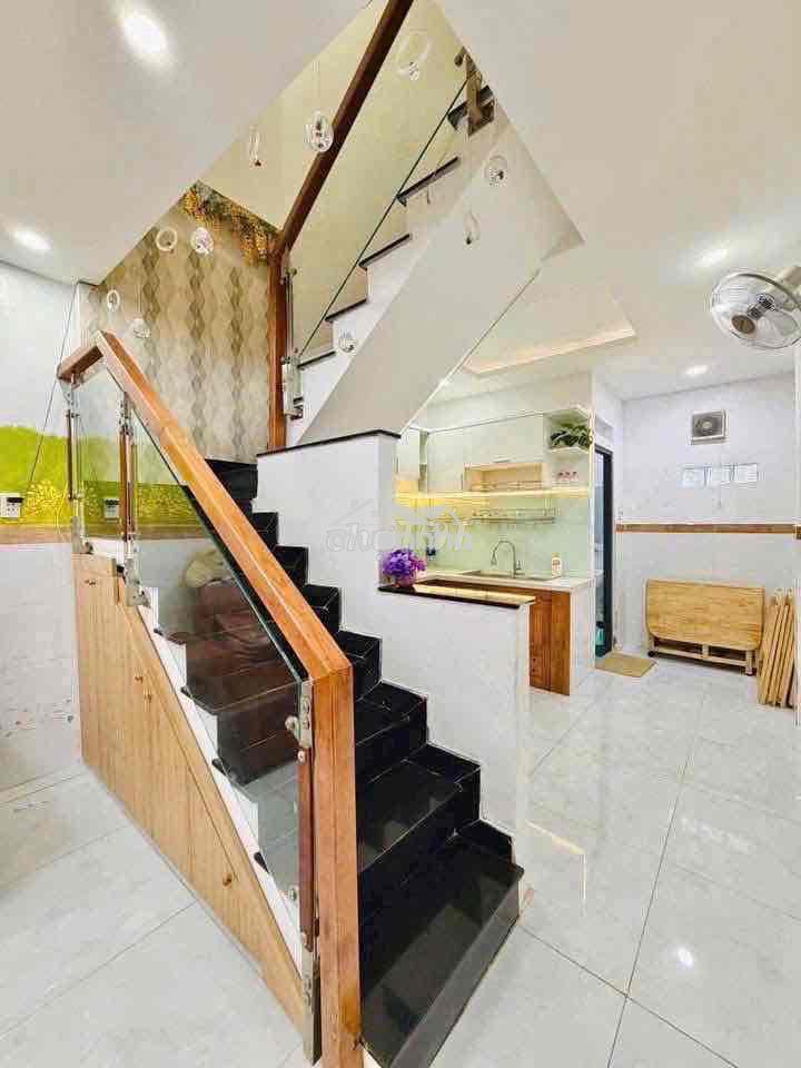 Cho thuê nhà 11tr nội thất cơ bản có sân để xe rộng - 4