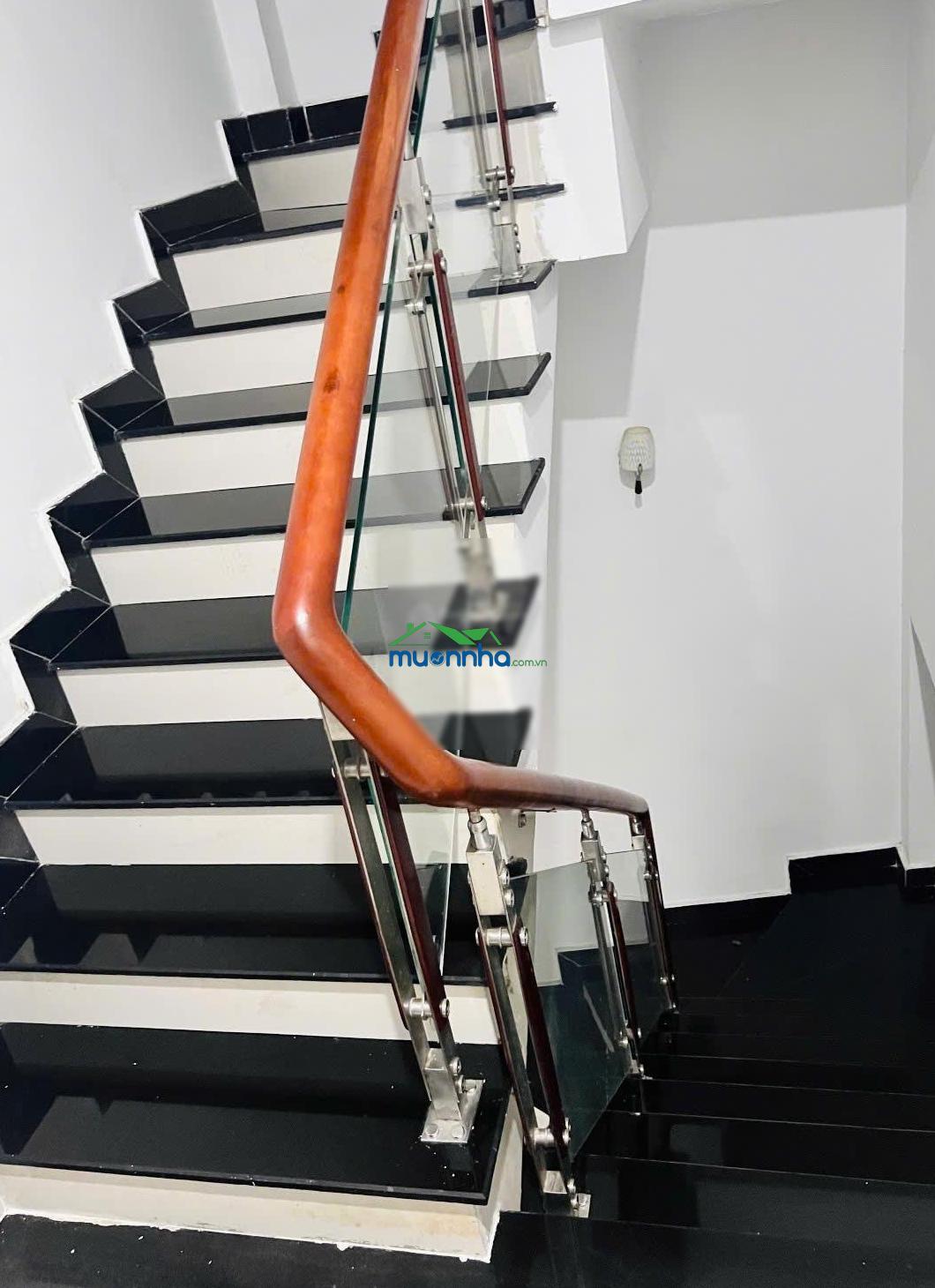 Bán nhà gần vincom lê văn việt - quận 9 - 56m2 - 3 tầng - 4pn - hẻm xe hơi 7 chỗ - 2
