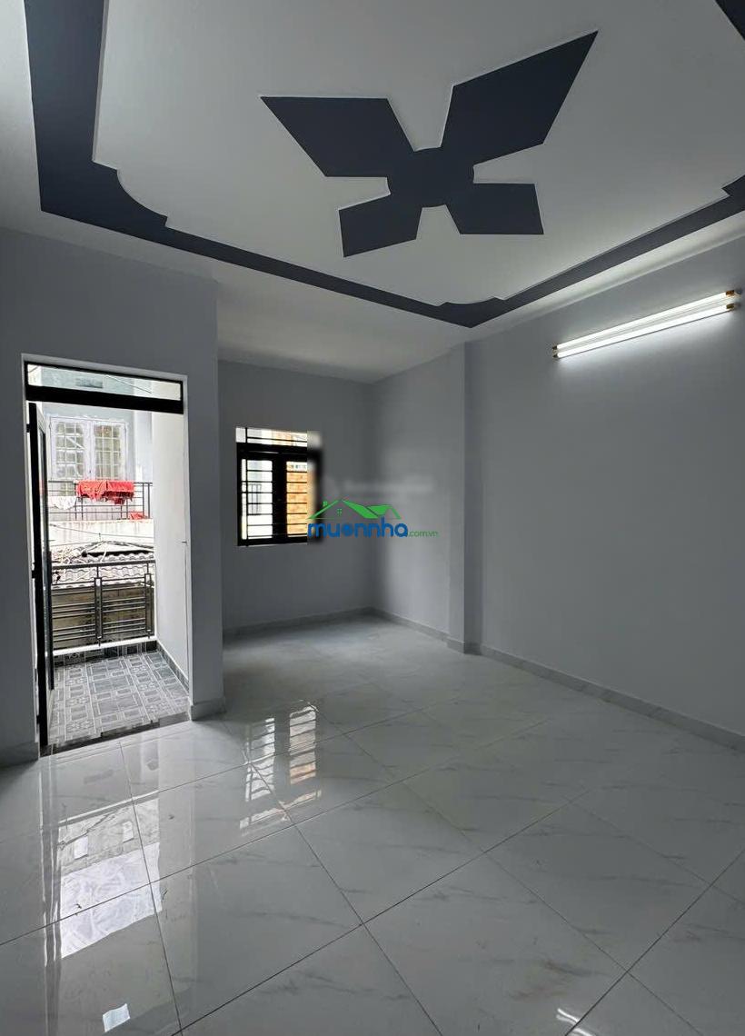 Lô góc 3 mặt thoáng - 2 tầng xây kiên cố - sổ đẹp vuông vức - xem là mê - 4