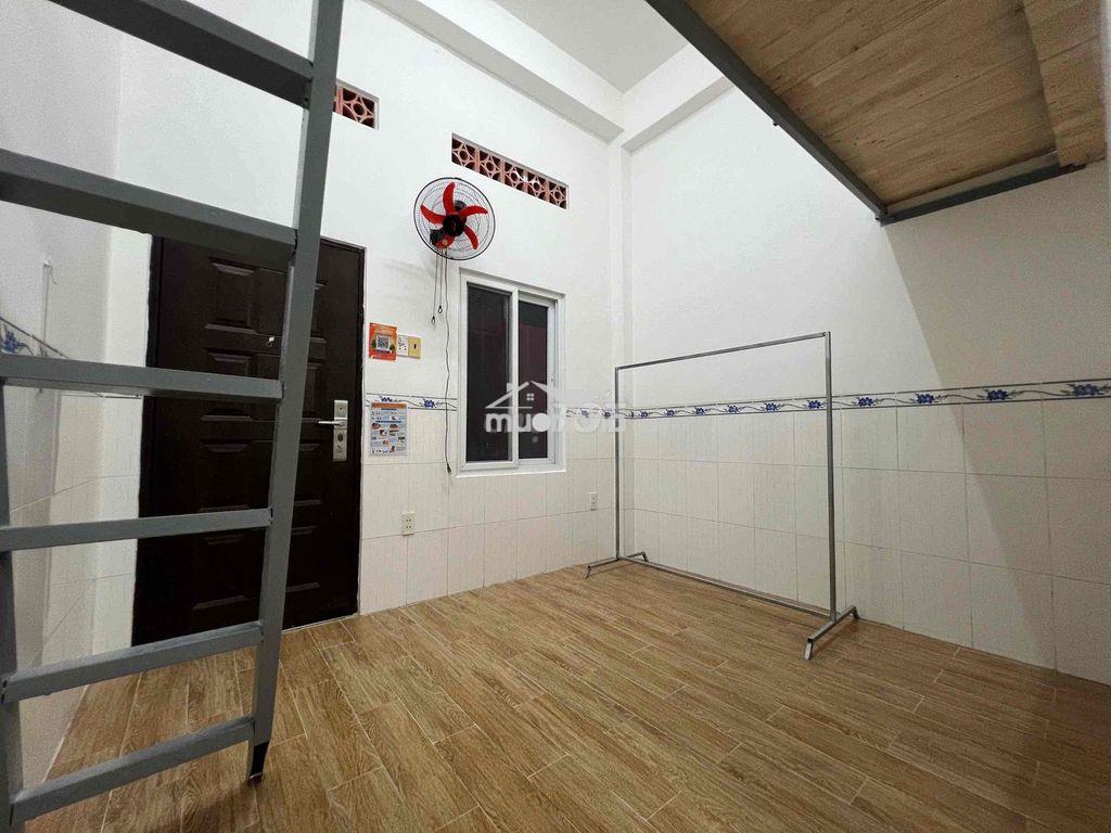 Chính chủ cho thuê phòng gác lửng cao 1m6 gần tdtu có cửa sổ trời - 4