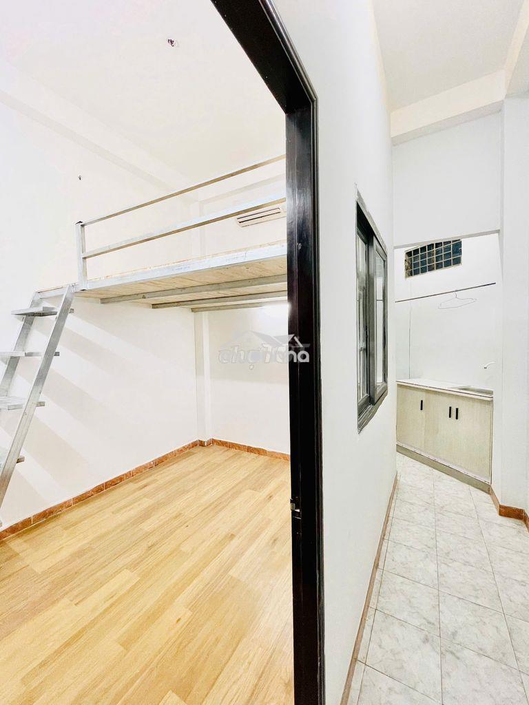 Phòng gác lửng máy lạnh, tách bếp.  gần ngã tư bảy hiển giá chỉ 3.5tr - 3