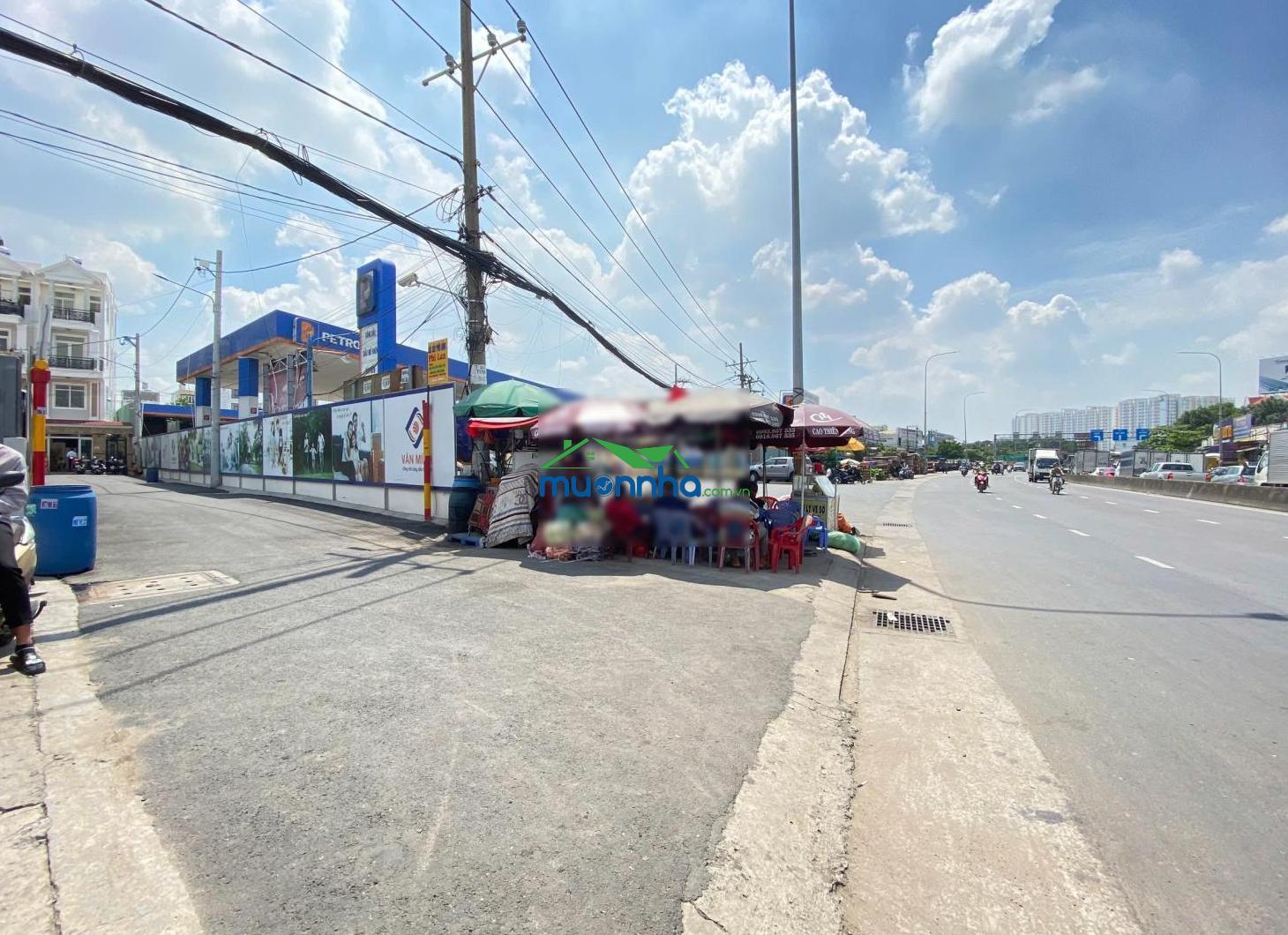Bán nhà 3 lầu quốc lộ 13 khu ở văn minh, gần chợ đầu mối đường 6m giá 8 tỷ xe hơi đậu trong nhà - 2