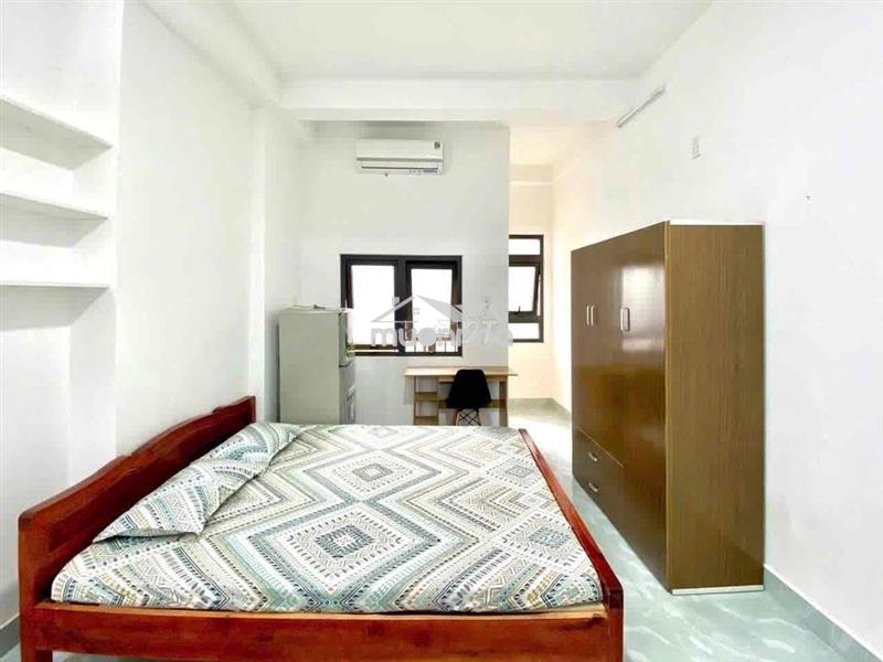 Phòng ban công đầy đủ nội thất giá rẻ ngay trung tâm quận 10