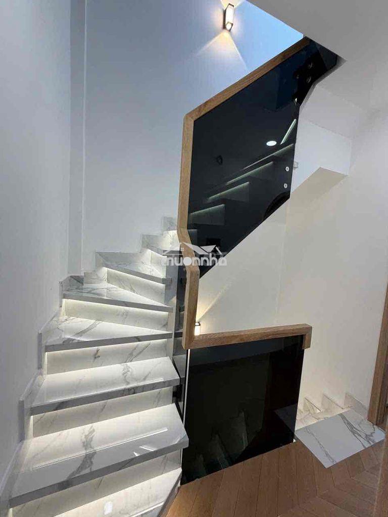 Nhà đẹp võ văn tần, 27m2, 3 tầng hàng mới ở liền - chỉ 4,95 tỷ bl - 4