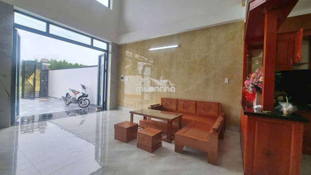 Căn nhà xây tâm huyết, nội thất cao cấp, vị trí đắc địa - 2