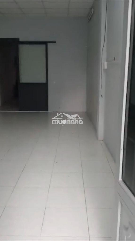 Minh phụng q11 - phòng trống 20m2 - ban công toilet riêng - 3