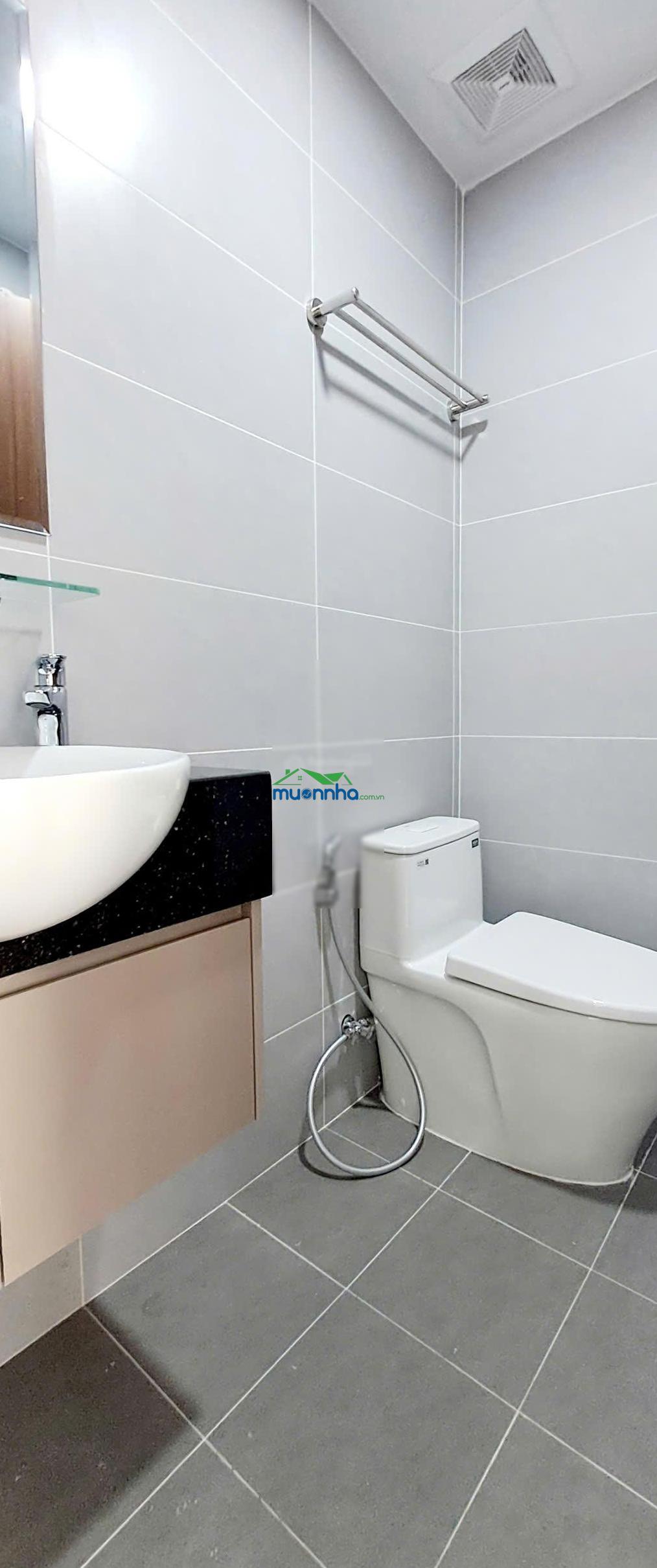 Chỉ 1 căn duy nhất - 2pn 2wc view hồ đá làng đại học tầng 18 bcons emerald giá chỉ 6,2 triệu/tháng - 3