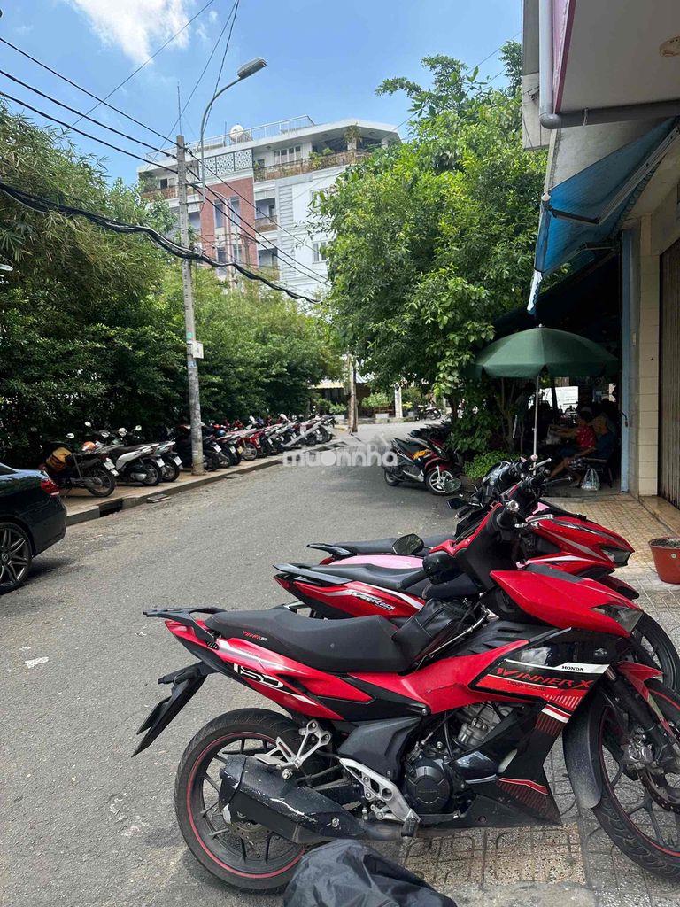 Đối diện công viên lãnh binh thăng, yên tĩnh, xe để thoả mái