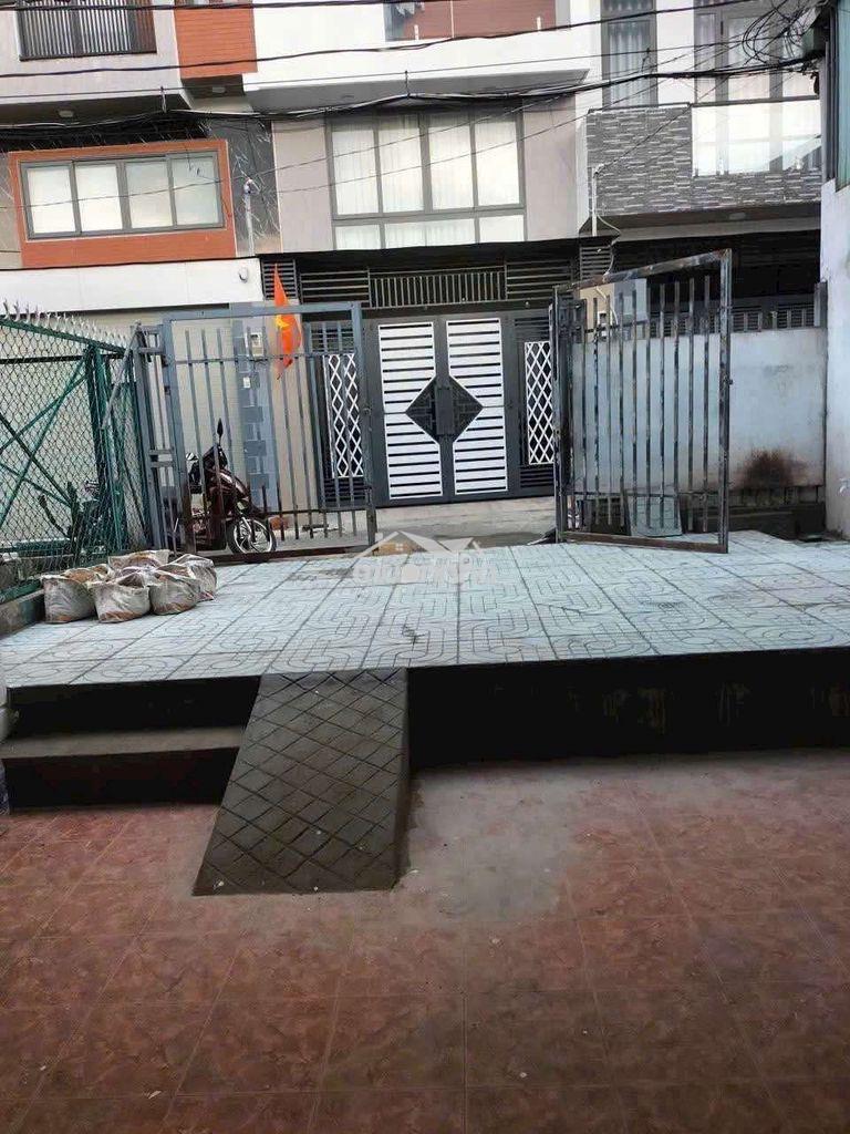 🏘️ Nhà cho thuê 2 phòng, sân rộng sát lý thường kiệt, thị trấn hóc môn