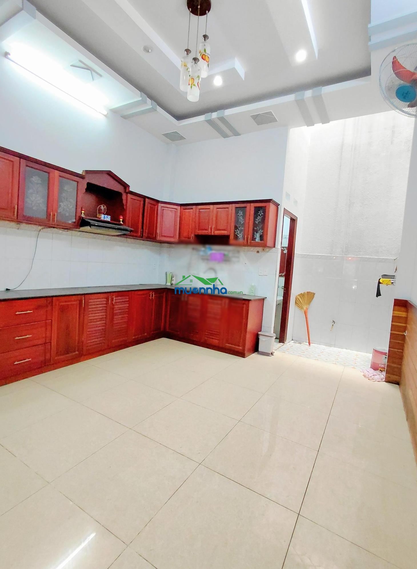 Nhà 3 tầng đúc btct kiên cố_xe hơi ngủ trong nhà_vài bước ra huỳnh thị hai _gần tô ký quận12