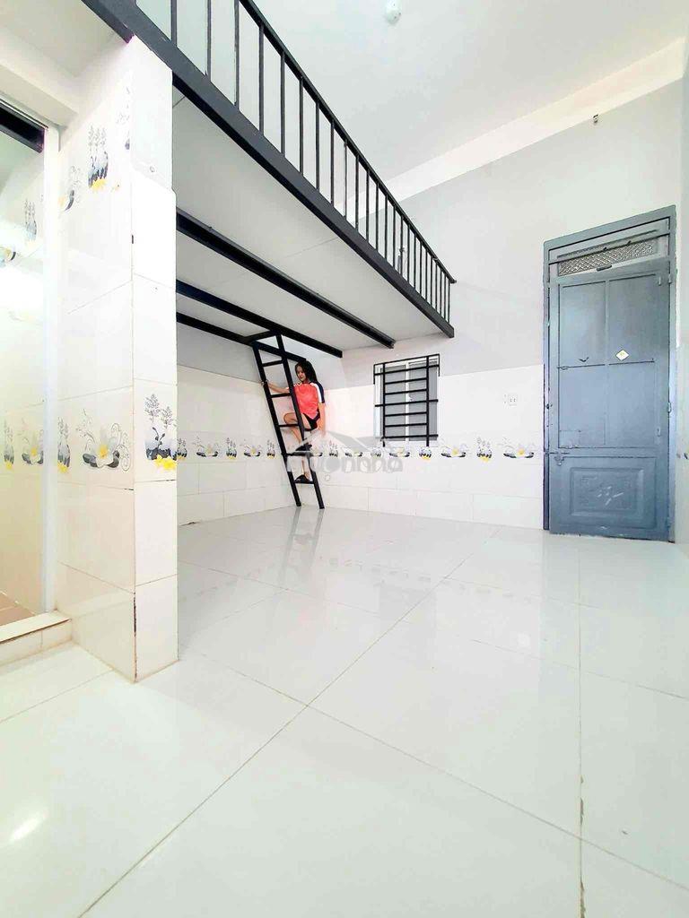 Pgác cao rộng - ở 3, 4 người tiện đi q1, q3,q10. an ninh 24/7. - 3
