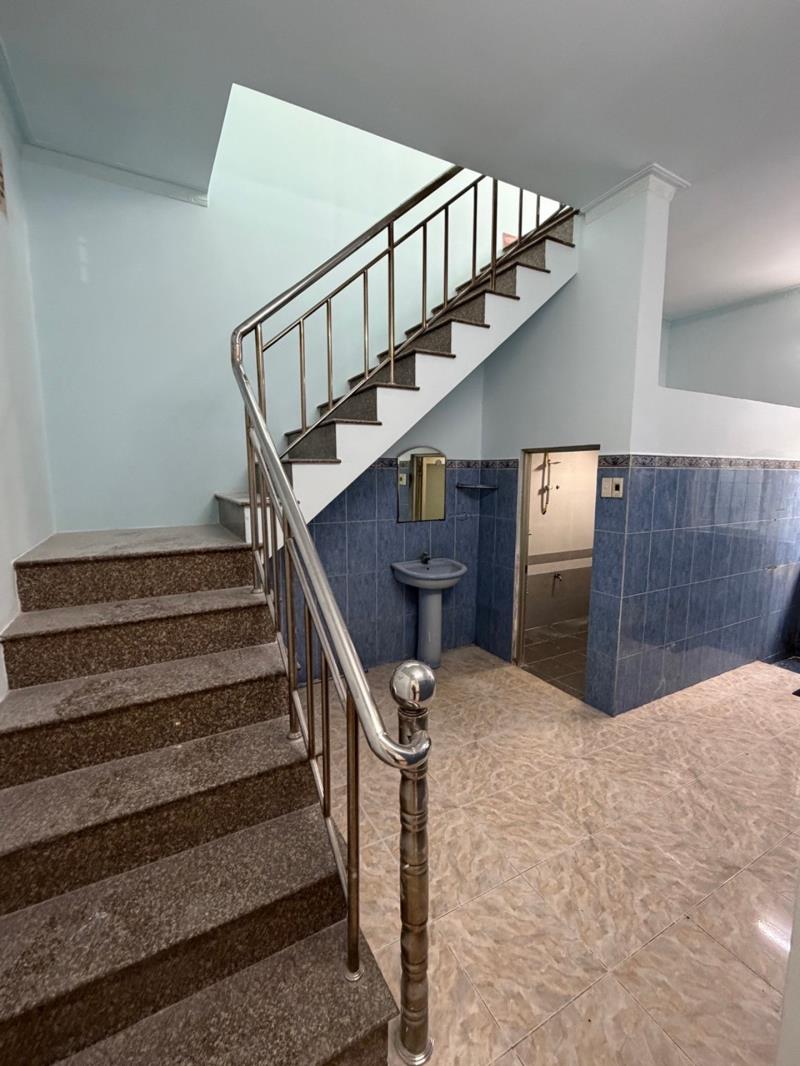 Tìm đâu ra nhà ngang 6m khu đại học? - 60m2 sẵn lầu đúc - bán chia tài sản - 2