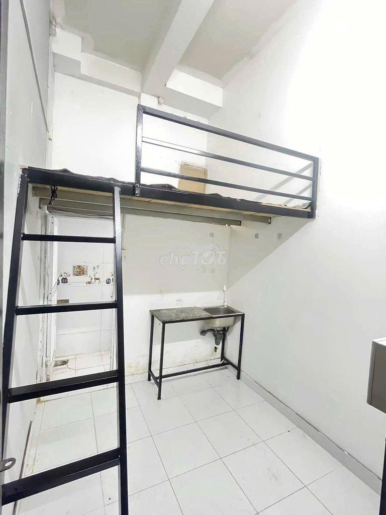 Duplex cửa sổ trời thoáng mát có kệ bếp giá rẻ gác cao ko đụng đầu - 3
