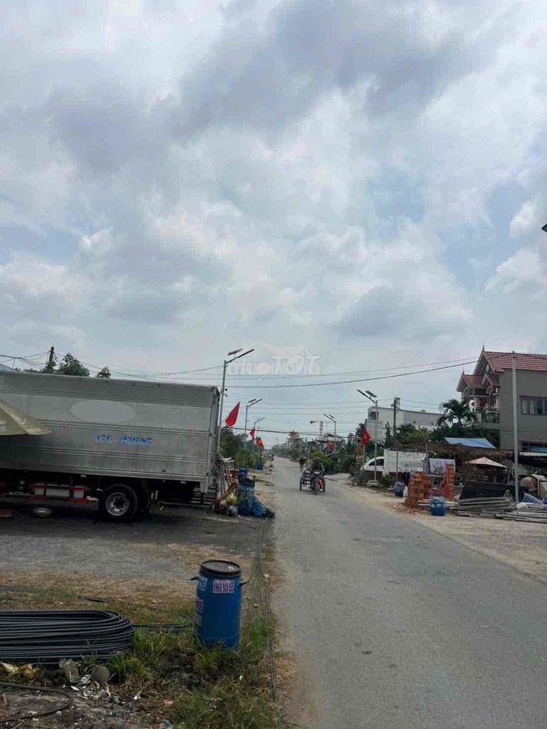 Cho thuê nhà cấp 4 gác lửng mặt tiền đường ống nước đông hoà