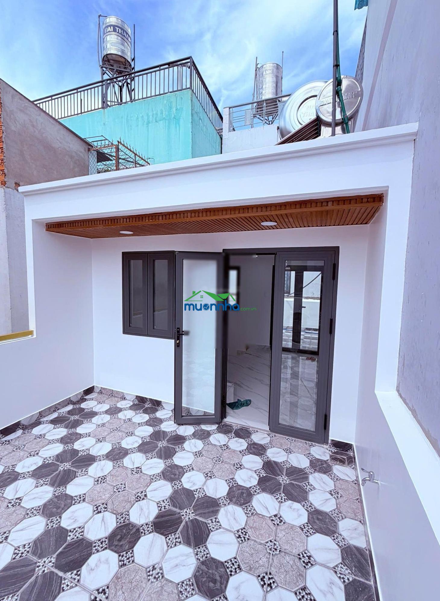 Quận 4, khu hai mươi thước - nhà mới 1 trệt, 1 lầu, sân thượng (3pn, 3wc) - 3m2 x 10m nở hậu - 4