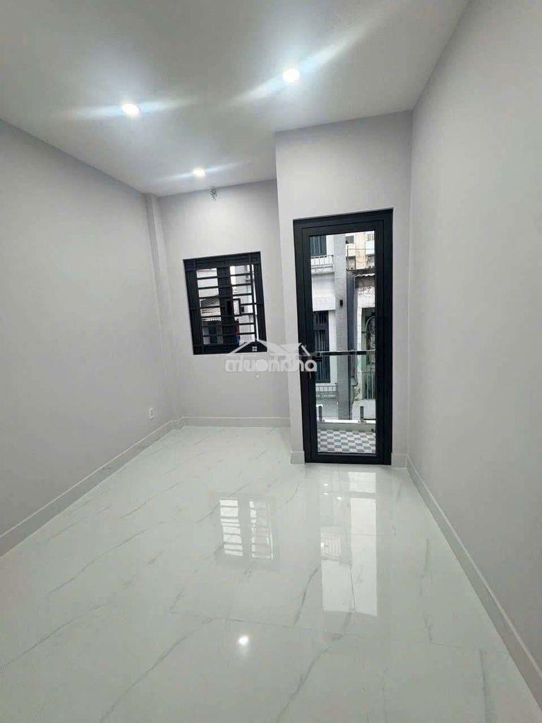 Nguyên căn đẹp cho thuê 7tr5 quận 4.