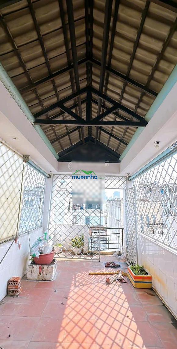 Bán nhà mặt tiền đường số 5 tầng 3 phòng ngủ đường 6m quận 4