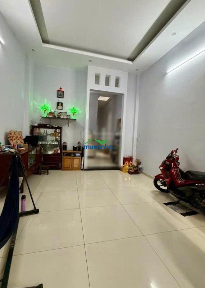 Nhà cấp 4 dọn vào ở ngay - đường nhựa xe hơi thông 6m - sát chợ thiếc - giá chỉ 4.95tỷ thương lượng