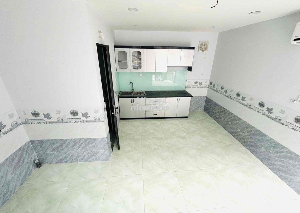 Nhà xây mới có hoàn công đối diện trường đh nguyễn tất thành apđ.q12 - 4