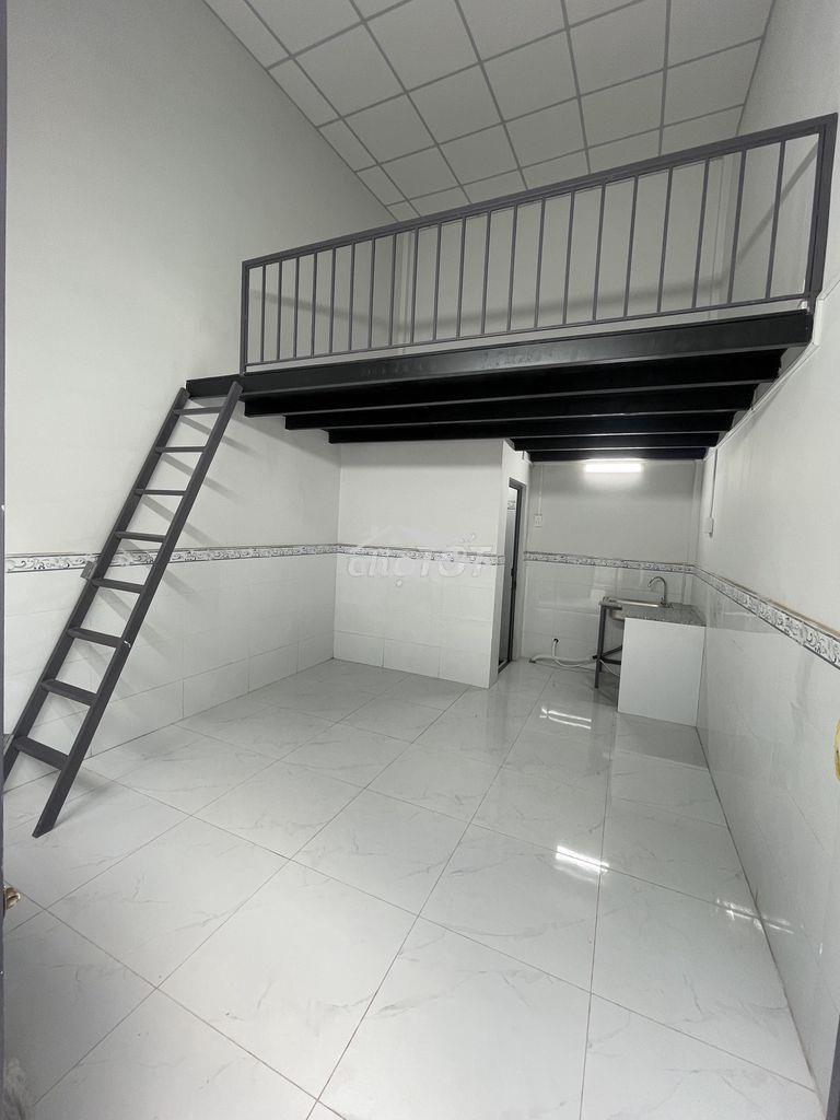 Phòng gác cao - 27m2 ngay 359 đỗ xuân hợp - máy lạnh ngay kỹ nghệ ii