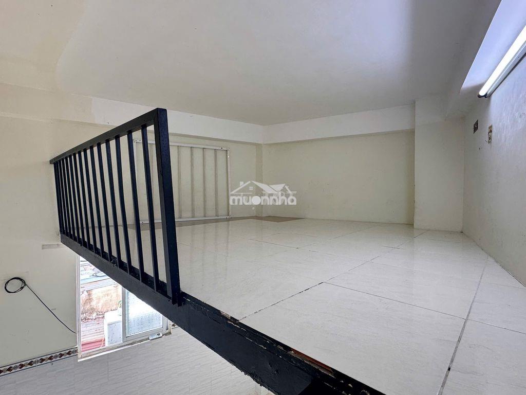Phòng trọ gác rộng máy lạnh đoàn văn bơ q4 - 2