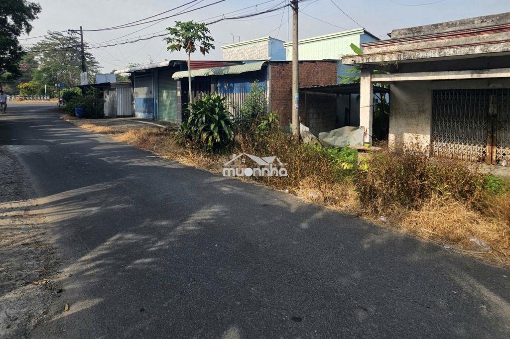 Bán nhà ngay tân thông hội, dt 210m2, full thổ, giá: 630 triệu, shr - 2