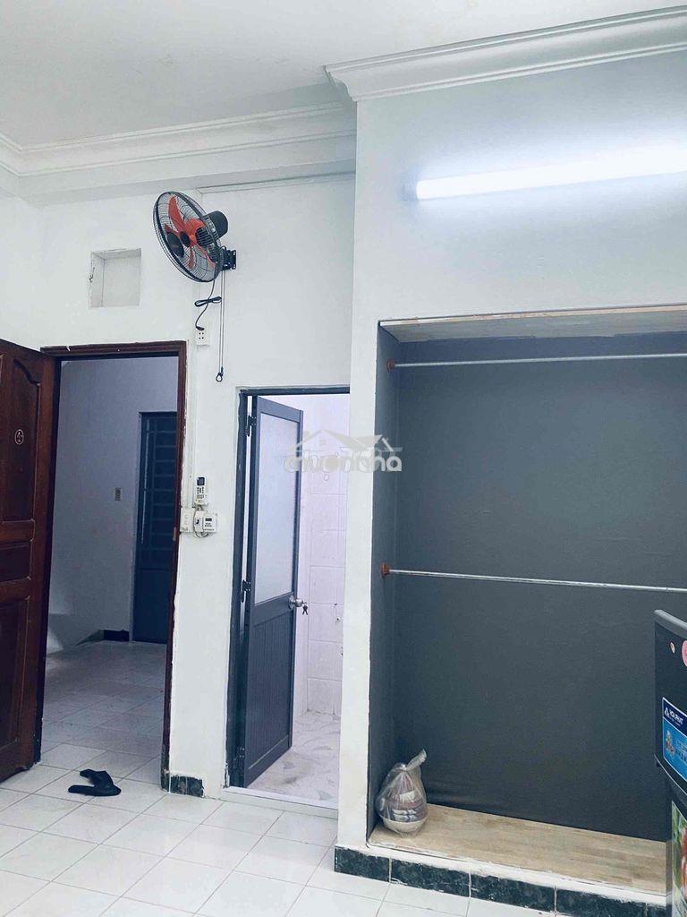 Phòng trọ 24m2 tại số  65 bàu cát 2.   có cửa sổ . nội thất đầy đủ - 3