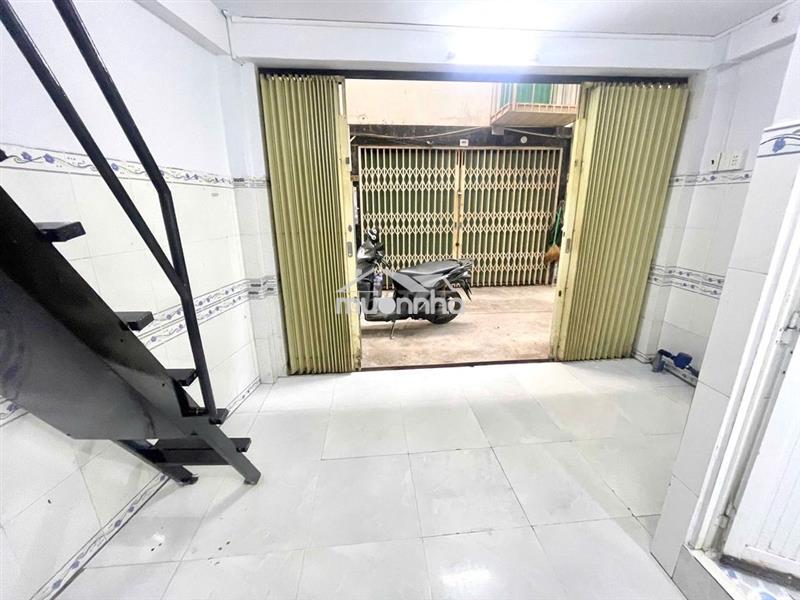 Nhà nguyên căn 1 trệt 2 lầu - 2 ban công