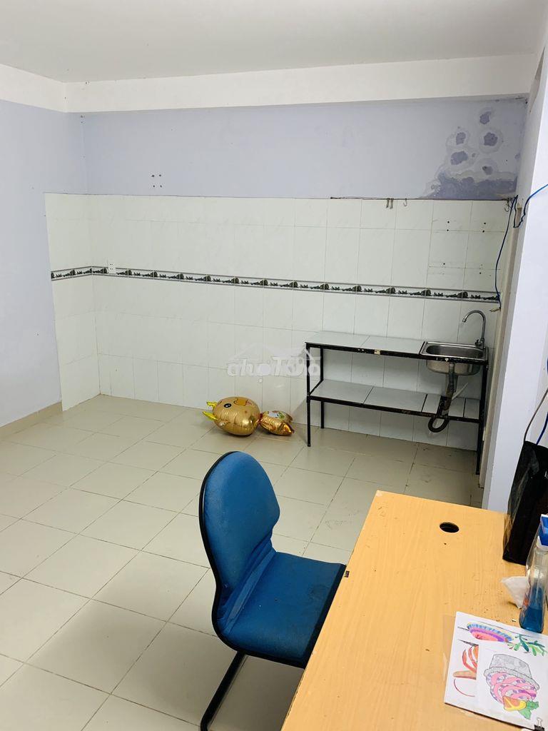 Chính chủ, phòng cực đẹp, thoáng mát, dương quảng hàm, p5, gv, 20m2