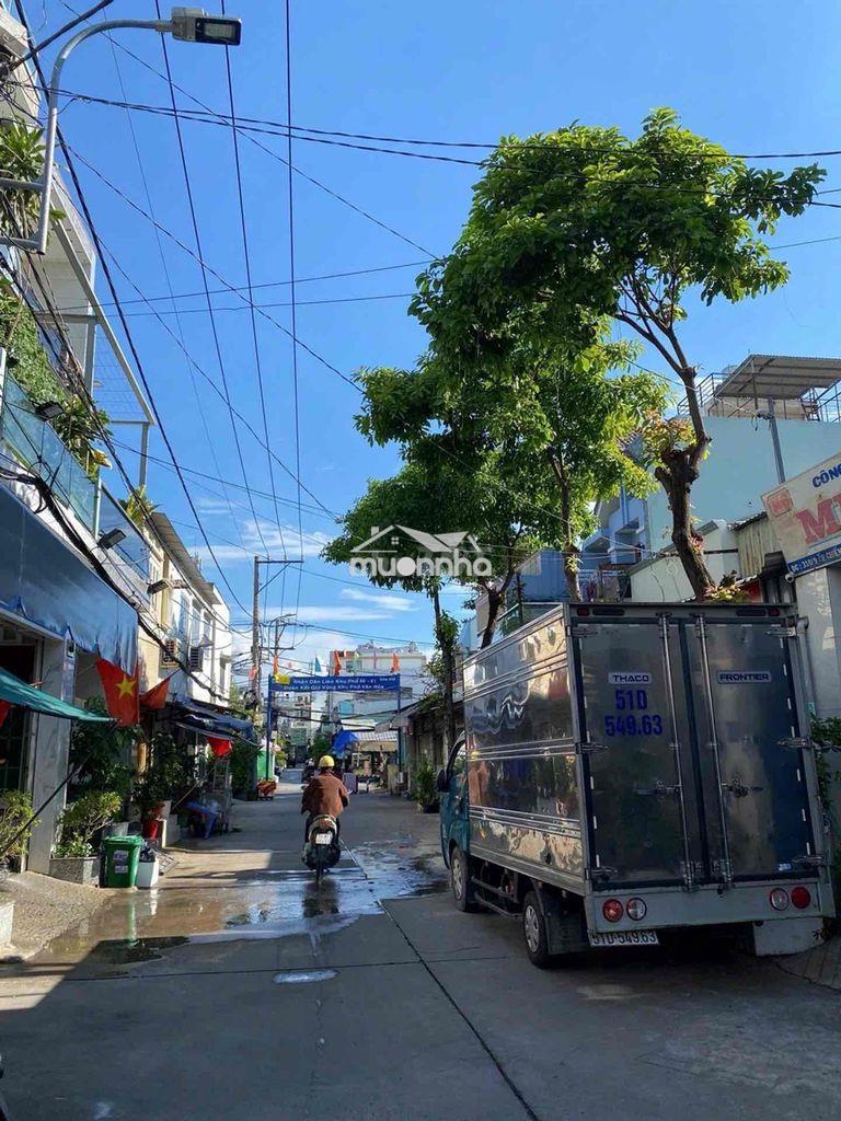 Đất vàng kinh doanh - bán nhà cũ tiện xây mới,đường nhựa 8m chiến luoc