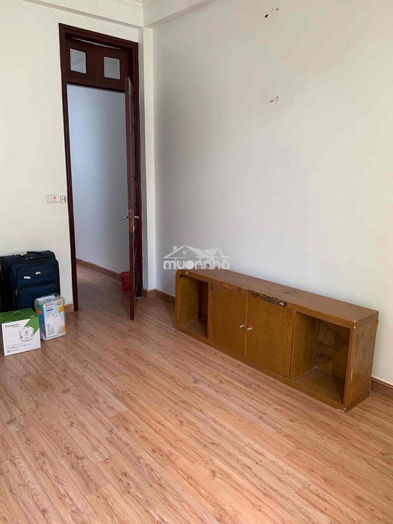 Em muốn cho thuê 1 phòng tầng 4