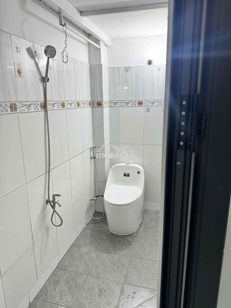 Phòng ban công gần hutech, uef, phạm văn đồng, bình thạnh, tân bình - 3