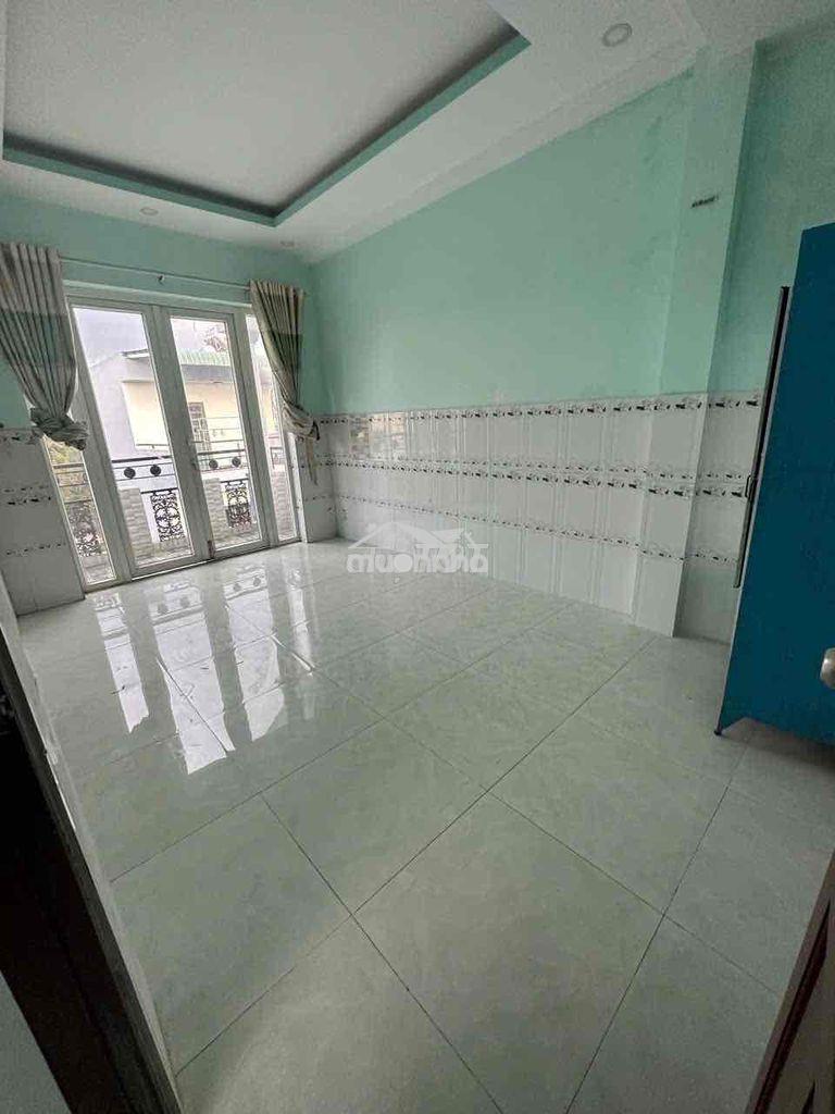 Nhà 2 lầu 4 phòng ngủ có gara xe hơi p.long trường - 4