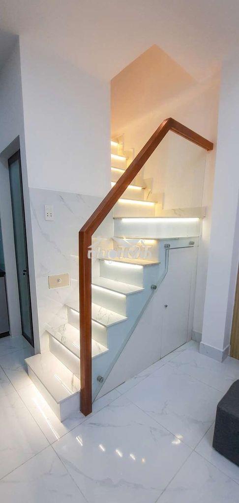 Lạc long quân  - q11 - nhà 3  tầng - 2pn - 2wc - 4