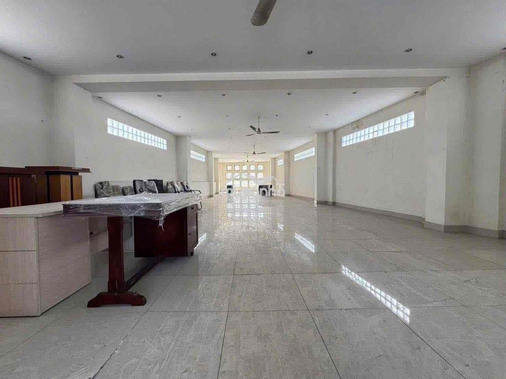 Cho thuê mặt bằng đường cmt8, thủ dầu một  - diện tích đất : 1000m2, - 4