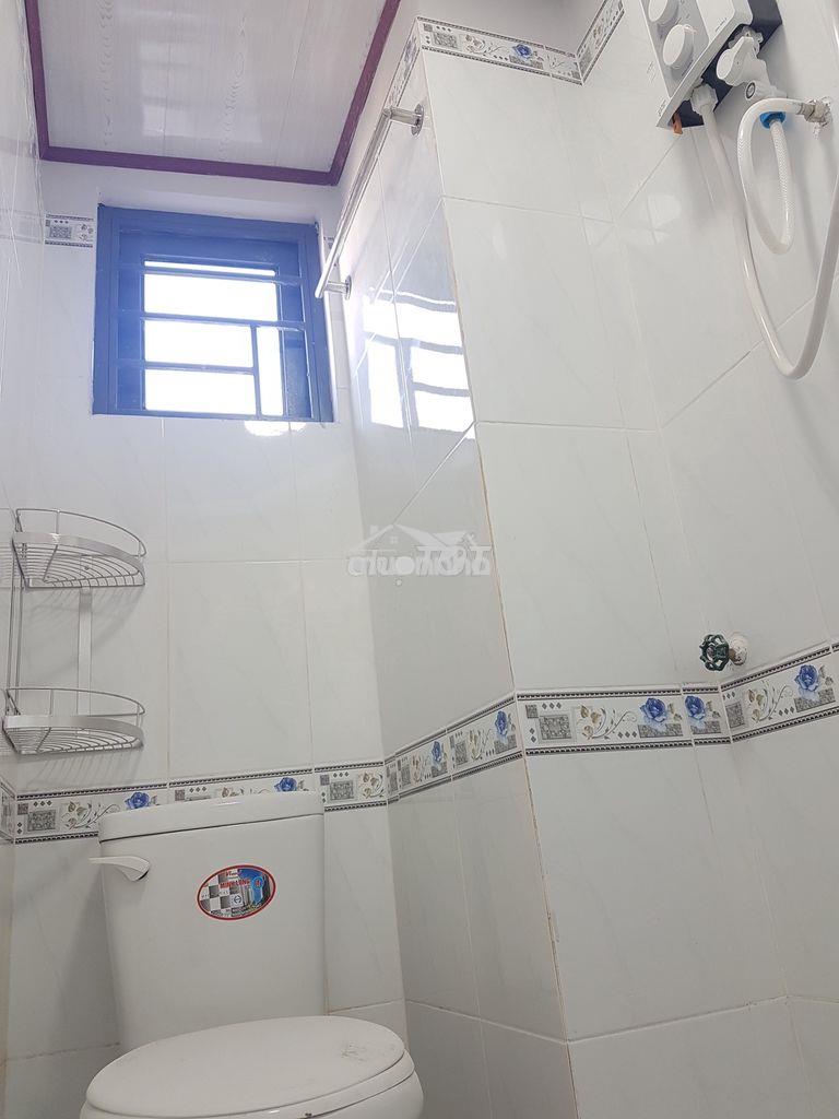 3,4tr. máy lạnh. wc riêng. gần ngã 4 hàng xanh - 2