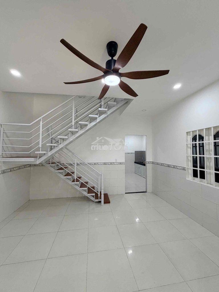 Cho thuê 13,5 triệu 4 pn 2 tolet ngay chợ - 2